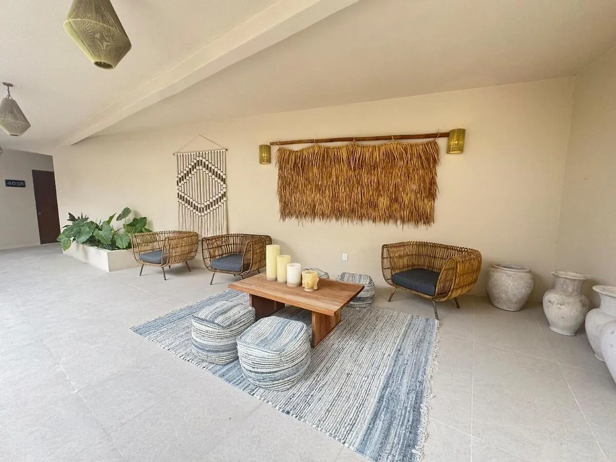 Loft Apartment In A Private Condominium 툴룸